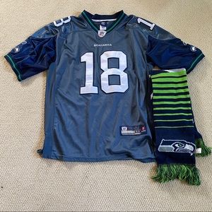 Men’s Seahawks jersey & scarf